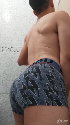 Xtudr - agusgoloso: Buscando sexo a full, me gusta mucho tragar por la garganta y el hoyo. Buscando experimentar que me cojan en grupo, dobl...