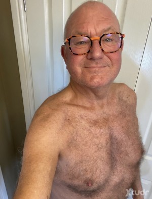 Xtudr - Baranq: NO  FACE PHOTO - NO REPLY !!
Tall hairy sub bottom guy seeks younger active top guy 25-55 
SIN FOTO DE CARA Y PERFILES VACÍO...