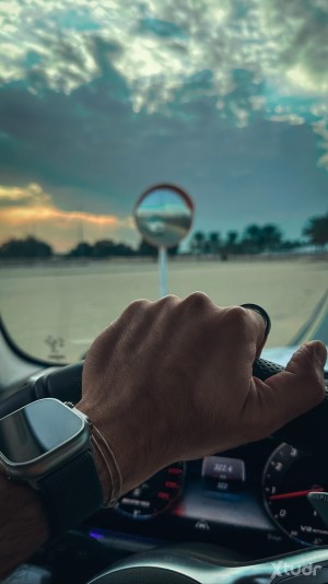 Xtudr - MrRashid: Estoy aquí para divertirme, pero también busco una relación seria y, si es posible, una pareja.