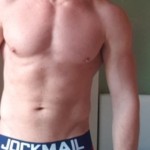 Xtudr - 2submuscles: Two athletic guys (top and bottom) are looking for a threesome with a top or switch or top to have a good time. Practic...