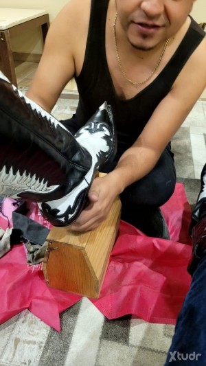 Xtudr - Lustrabotas_Mexicano: Only a bastard who enjoys kneeling to shine the shoes of a man. I want to be useful to a superior man. If you'...