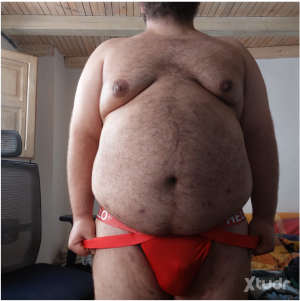 Xtudr - OsitoDominante: Amo dominante, machista y celoso.
Me gustan las largas sesiones de mamadas, escupitajos y buenas ostias. Es lo básic...