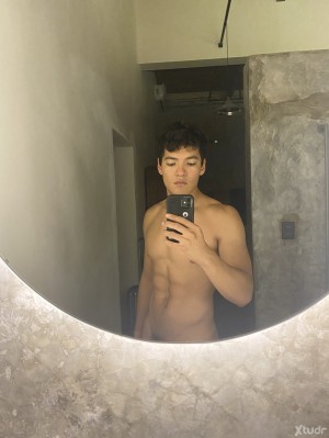Xtudr - Good_Boy23: Me encanta complacer a mis machos. Me gusta que me enseñen como se ve un hombre de verdad y que me recuerden mi lugar. 