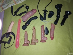 Xtudr - Testi6565: We are a mature gay couple, dominant. One top, 16 cm penis and normal testicles, and the other bottom, 7 cm penis and tin...