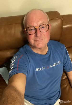 Xtudr - Baranq: NO CLEAR FACE PHOTO - NO REPLY !!
Tall hairy English bottom guy seeks younger active top guy 25-55 for fun and friendship.
N...