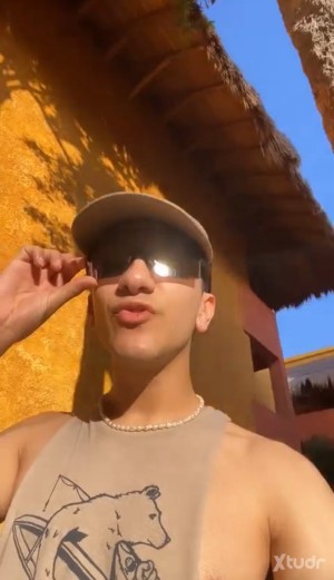 Xtudr - Dannyguz100: New here.looking for love ,affection and a long term relationship not here for games or any time waster 