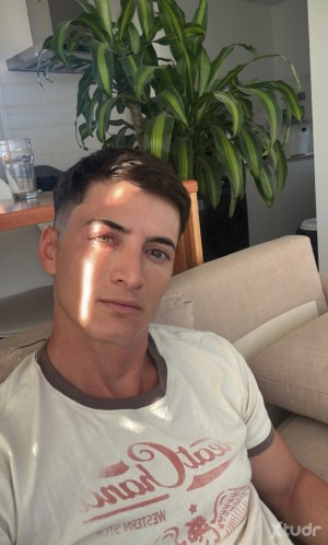 Xtudr - jesse4:  Just being me I love to travel and distance is not a problem really fun and love cooking and making new friends 