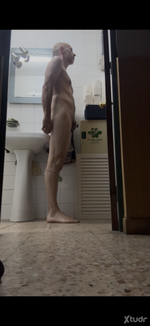 Xtudr - Poco: Sumiso y obediente. Me va el ser usado y humillado. Casado. Sin sitio. Discreción 