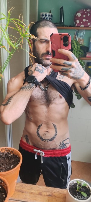 Xtudr - diesel: I'm looking for a totally submissive girl, an insatiable penis eater, vicious and with endurance.