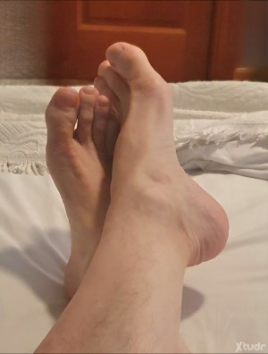 Xtudr - Yo4567: I'm looking for submissive men to humiliate with my footwear and feet. I enjoy the degradation of the submissive man.