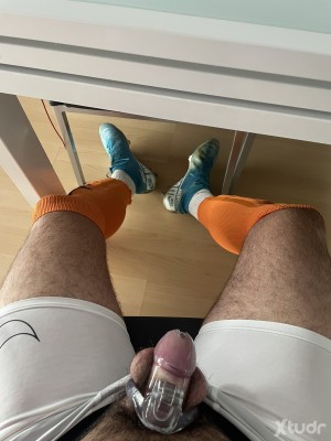 Xtudr - sneakerdog: Latex, zapas, castidad