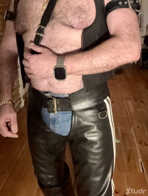 Xtudr - Masterpacs: Master looking for a permanent slave 
Eager to please and obey 
Total control 