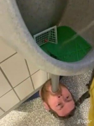 Xtudr - HumanUrinal: Orinal
Objeto sexual 
Agujero
Lo que tú quieras que sea
