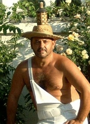 Xtudr - BEAR4040: Mature, hairy, shaved, morbid, open to everything
If you're interested in my erotic novels curromendoza60.wixsite.com/curr...