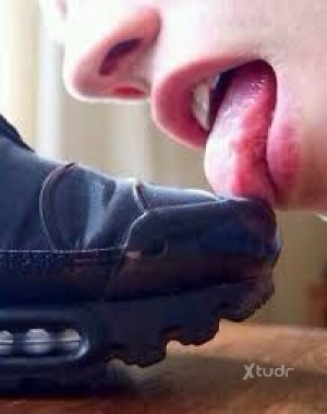 Xtudr - ScorpioMAD: I'm a very stupid dog, it turns me on to suck dick, feet, ass, to lick you all over, submissive, fetish bottom.