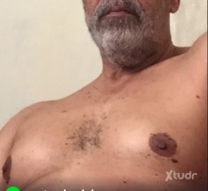 Xtudr - cut_daddy: No me gustan fumadores. Pero mi gran fetiche son los circuncidados. Yo también lo estoy. Una buena cabeza siempre afuera ...