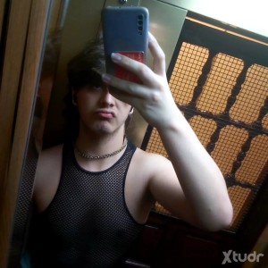 Xtudr - Ya: Chico bastante sumiso, en castidad y obediente, busco buen dominante, amo incluso, no me importa el aspecto en absoluto. 
Por si...