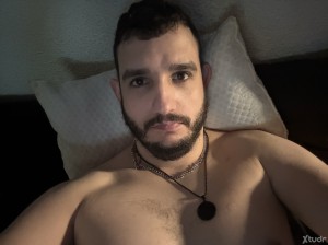 Xtudr - cerdeomad: In Madrid. I'm 2000% Bottom, submissive, and very piggy... Looking for dominant active top who is also very piggy to give...