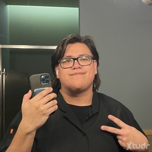 Xtudr - SmallBox: 25, gay, first time ever, love drawing buff men, playing Beat Saber