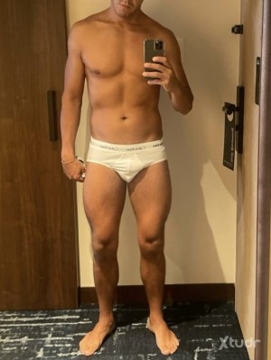 Xtudr - davnic: Me gusta jugar +45, soysumiso y complaciente, sex seguro.. el resto yo obedezco, tambien con la fantasía de jugar con otro s...