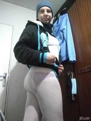 Xtudr - WuarrilloSandra69: I'm a little slut. I love to show off.
I would also love it if they make videos of me while they fuck me or while...