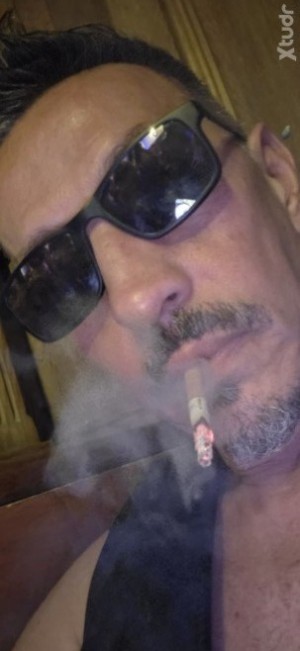 Xtudr - Morboscuerohumo: Hello here submissive slave 
leather
I'm inhaling lines of 