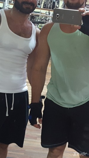 Xtudr - 2submuscles: Two athletic guys (top and bottom) are looking for a threesome with a top or switch or top to have a good time. Practic...