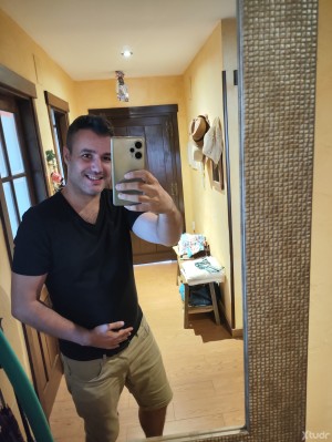 Xtudr - Sumiset37: Algún tío masculino que le mole pisar o que adore sus pies? 