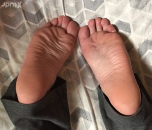 Xtudr - corbis5: Fetichista de pies. Doy mis pies para que los disfrutes como quieras! Sobalos, lamelos, chupalos, trampling, footjob… Tambi...