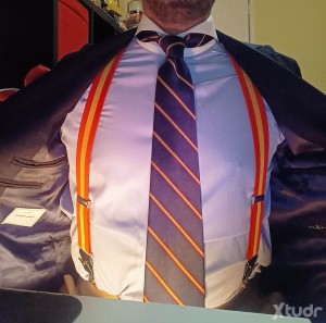 Xtudr - suitedhot: Office pig looking for similar