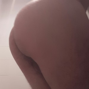 Xtudr - bcn34wapo: I enjoy sucking a mature cock under a belly and cumming on my face. I like being used. And being shared by 2 mature men w...