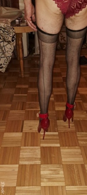 Xtudr - Sofi:  Sumisa, feminizada y obediente. El día que me desvirgaron fue también el día que empecé a transformarme de verdad: desde ento...
