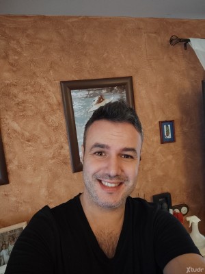 Xtudr - Sumiset37: Algún tío masculino que le mole pisar o que adore sus pies? 