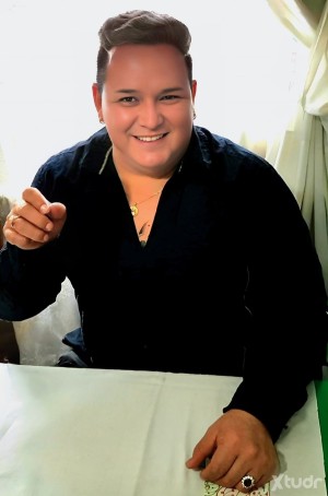 Xtudr - Charlycharly: Me gustaría iniciarme en fith , con tío que me trabaje el culazo y luego de unas buenas comidas de su polla me folle a...