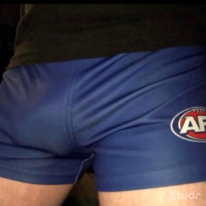 Xtudr - bulgeboy: Some cock to suck

