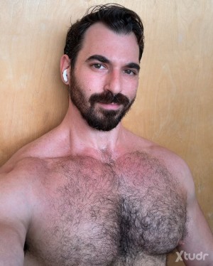 Xtudr - james04: I’m kind, confident, outspoken, and ready for a genuine connection. Let's see how things work out.