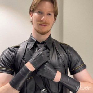 Xtudr - asseater007: I love and like a loyal partner who is ready to serve me and worship me either with the whole of his heart, body , mind...