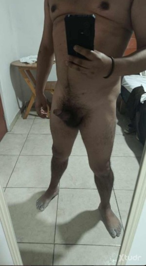 Xtudr - Piero: Activo morboso y dominate. Me fascinan los pies y lamer culito