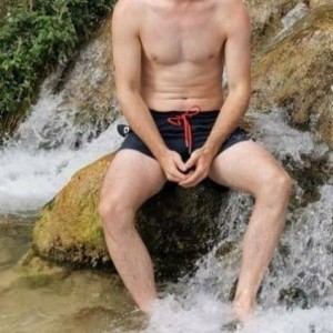 Xtudr - Astoria: Looking for a dominant man who can dominate me well.....