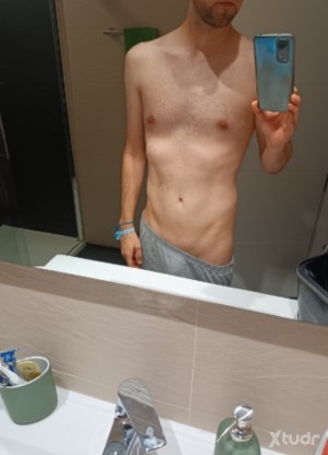 Xtudr - Dynsim: Looking for casual encounters with dominant men.