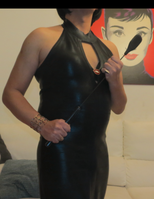 Xtudr - AmaMar: Dominant Transvestite seeks submissive financial slave who will get under my heels, obey, buy me heels and swallow my 17cm.