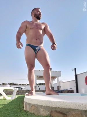 Xtudr - Musclepup: Very masculine submissive dude with muscles looking for 2 types of men...either a bodybuilder or a muscular dominant...or...