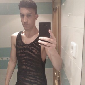 Xtudr - sergyhot27: I'm interested in very large cocks (at least 18 CM). I'm Versatile with experience, if you're only looking for Top or on...