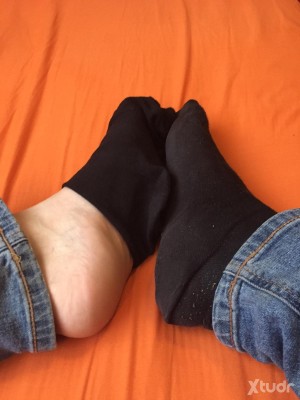 Xtudr - corbis5: I'm a foot fetishist. I give you my feet to enjoy them however you want! Lick them, suck them, trample them, footjob.... An...