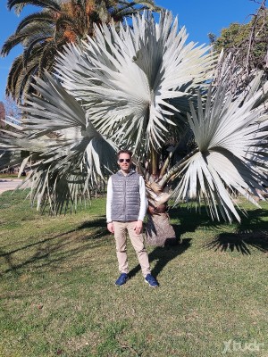 Xtudr - Lioesp: Hello, I'm a bottom and submissive. I like it hard. I'm looking for a dominant and top guy.