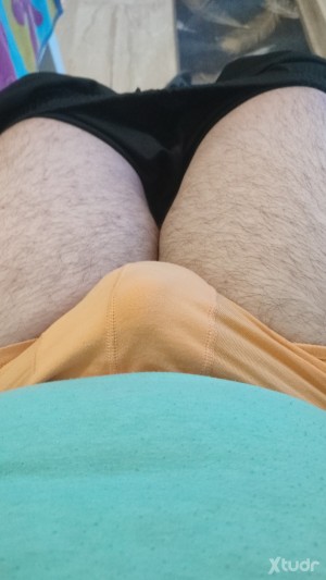 Xtudr - Ballbustingboy1: I'm looking for people who like ballbusting. I like to hit and receive, that's all, no sex.