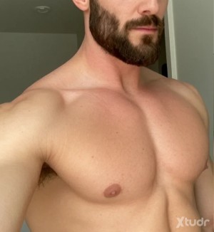 Xtudr - poweliftting: Looking for submissive vers top athletic. No bottoms 100%