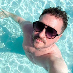 Xtudr - Robcn: New around here. I want to experiment. Submissive I let myself be done.