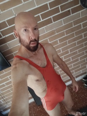 Xtudr - pajasasaco: Tío normal, deportista, gym, muy pajillero y que le gusta mucho besar y dar pol kulo con condón.