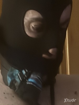 Xtudr - ashtraymasoslave: Smoking bastards
Gente que me de mierda
Fumadores que me usen de cenicero y quemen
Agujas 

